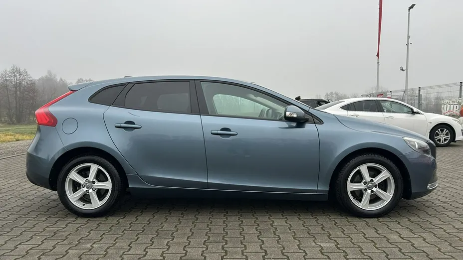 VOLVO V40 -