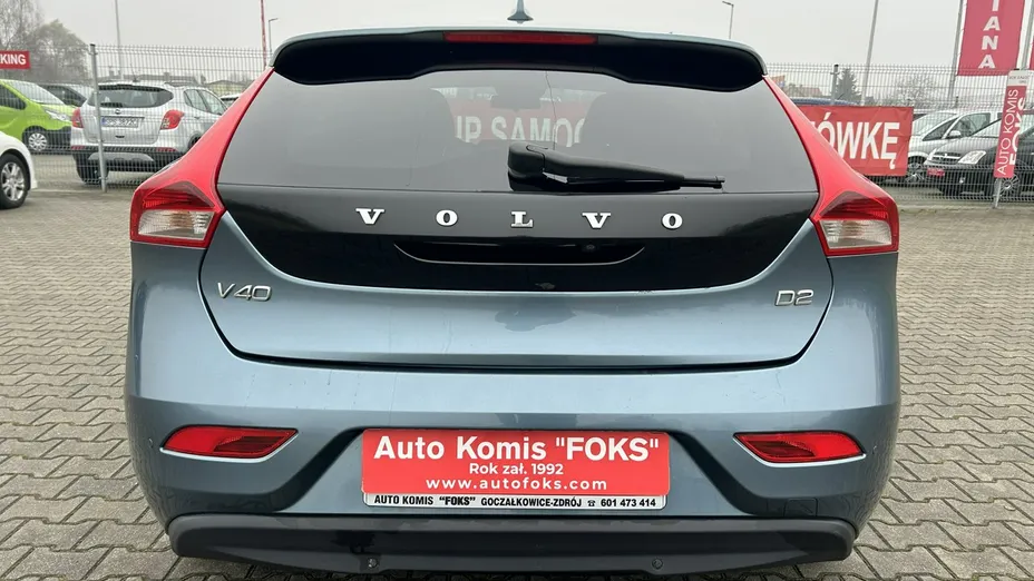 VOLVO V40 -