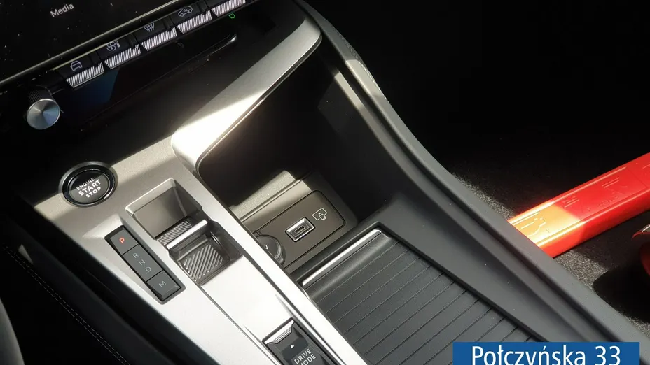PEUGEOT 408 -