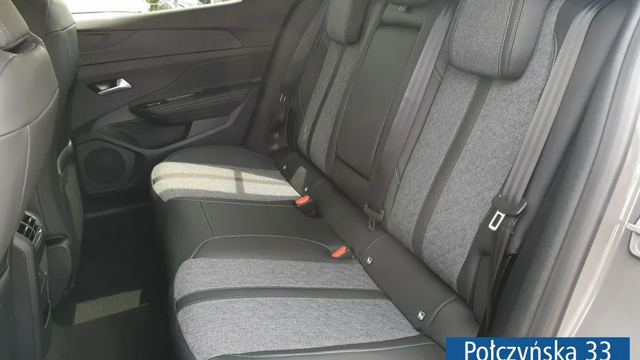 PEUGEOT 408 -