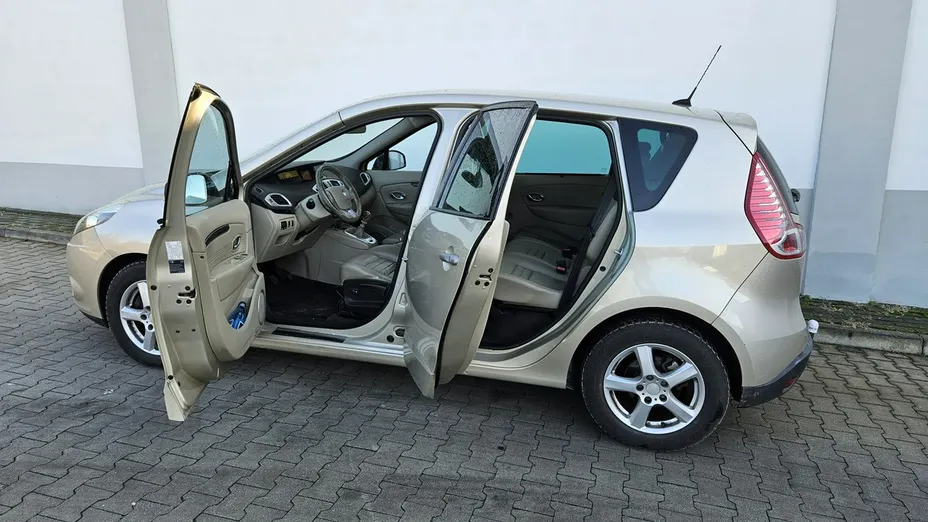 RENAULT Scenic -