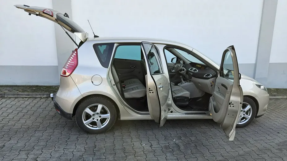 RENAULT Scenic -