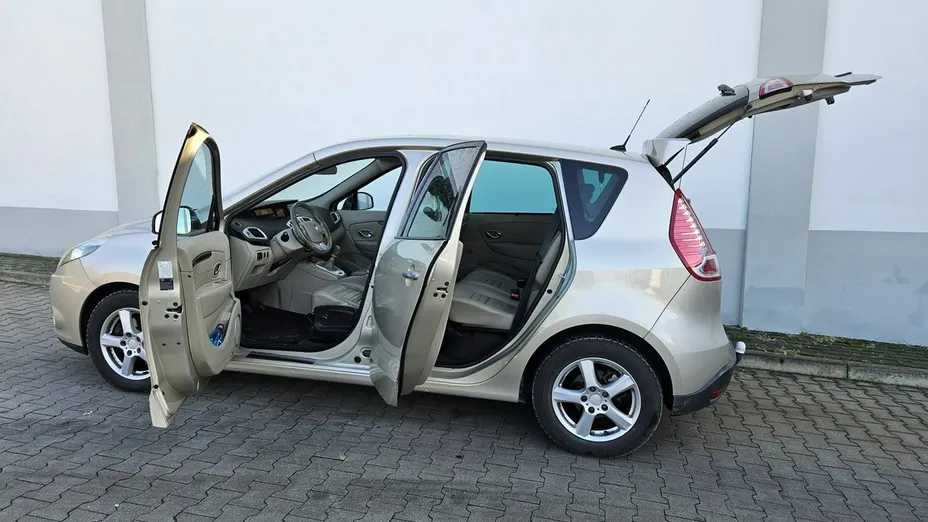 RENAULT Scenic -