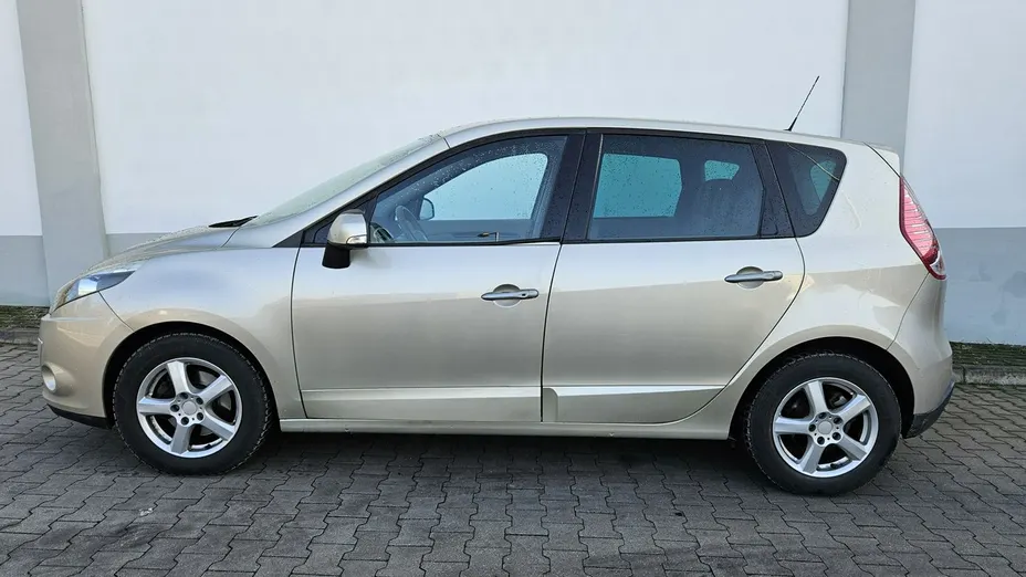 RENAULT Scenic -