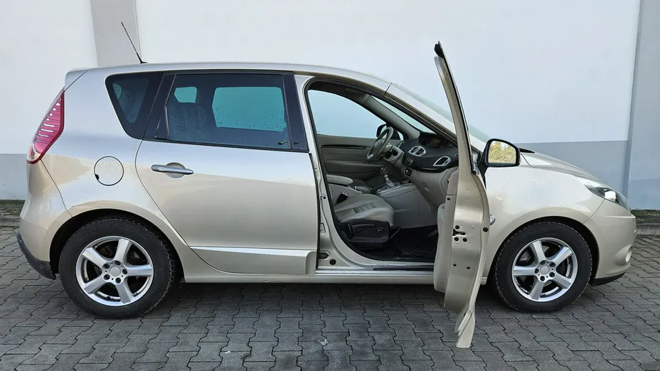 RENAULT Scenic -