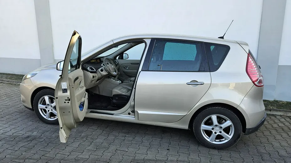 RENAULT Scenic -