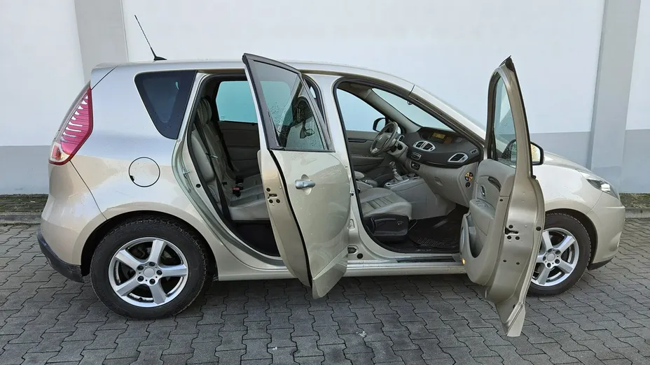 RENAULT Scenic -