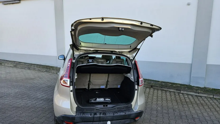 RENAULT Scenic -