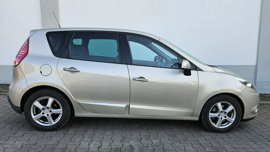 RENAULT Scenic -