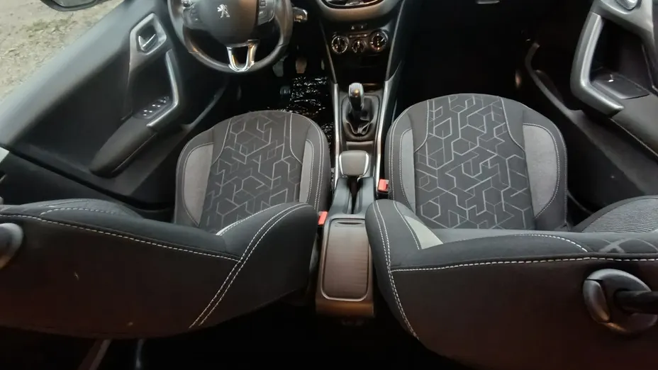 PEUGEOT 2008 -