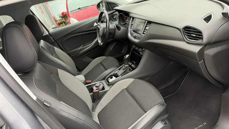 OPEL Grandland X -