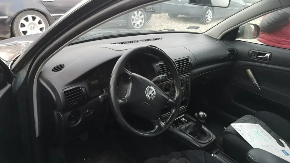 VOLKSWAGEN Passat -