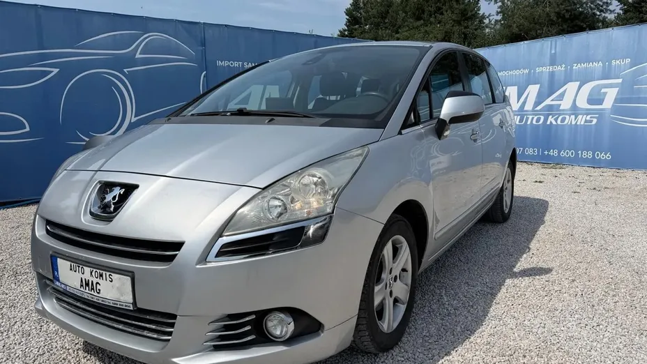 PEUGEOT 5008 -