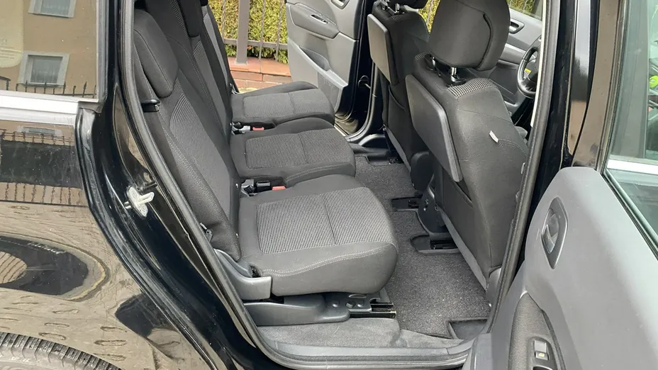 PEUGEOT 5008 -
