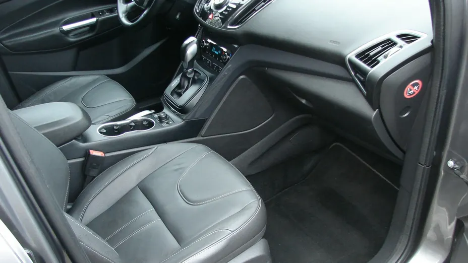 FORD Kuga -