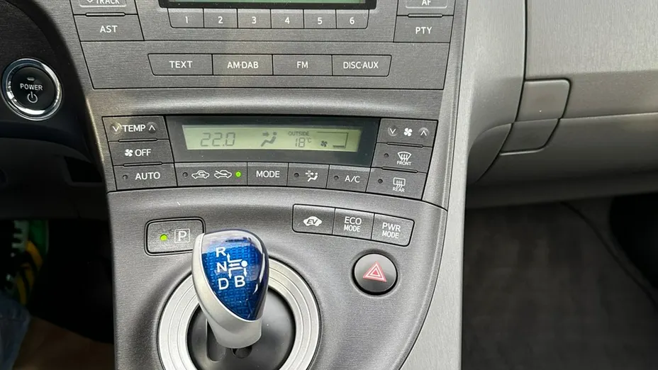 TOYOTA Prius -