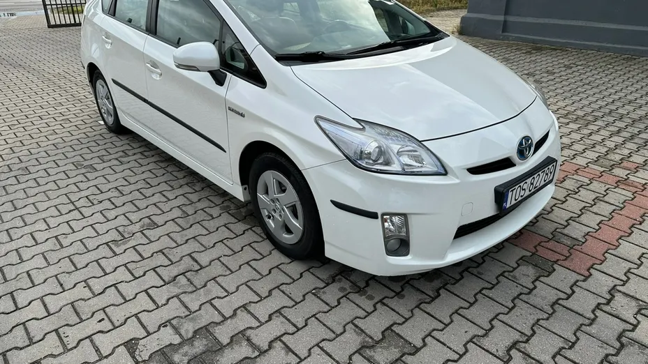 TOYOTA Prius -