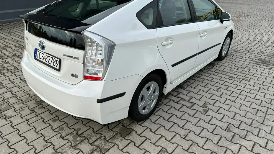 TOYOTA Prius -