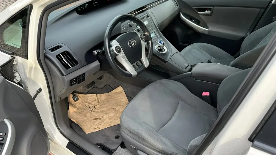 TOYOTA Prius -