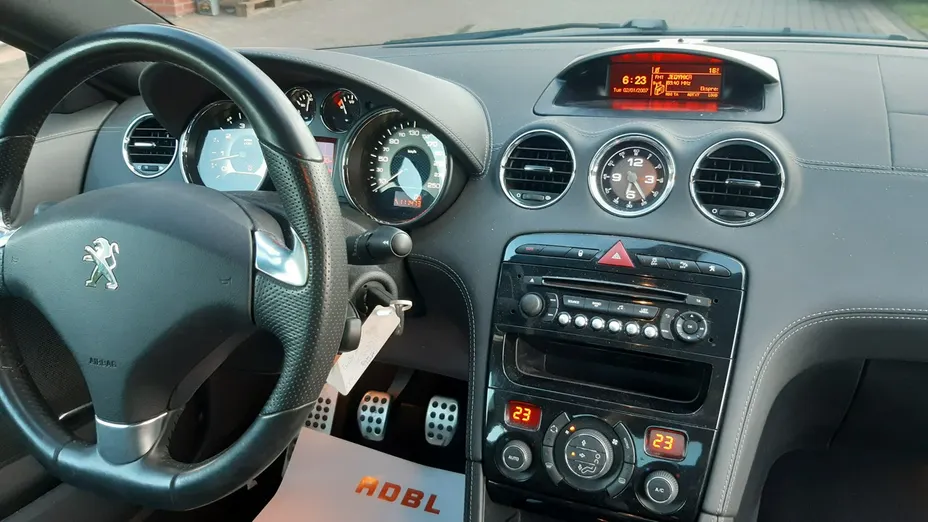 PEUGEOT RCZ -