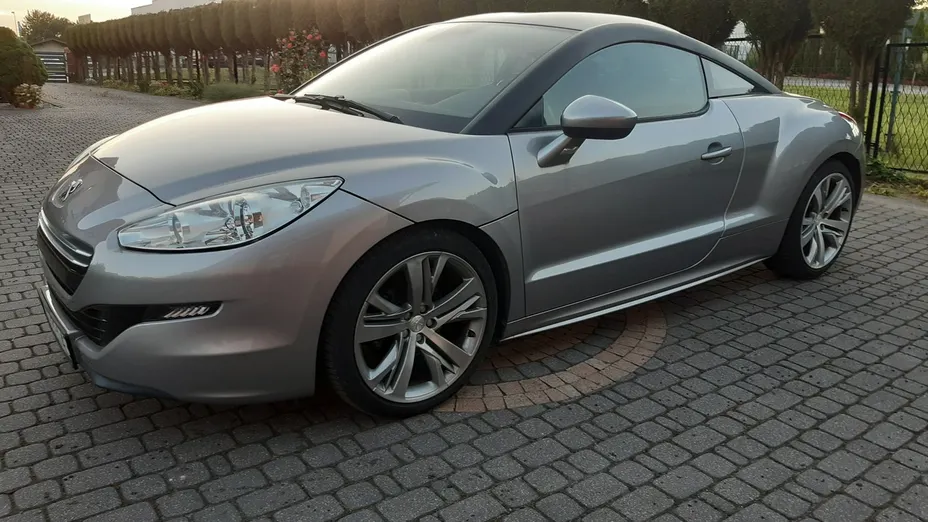 PEUGEOT RCZ -