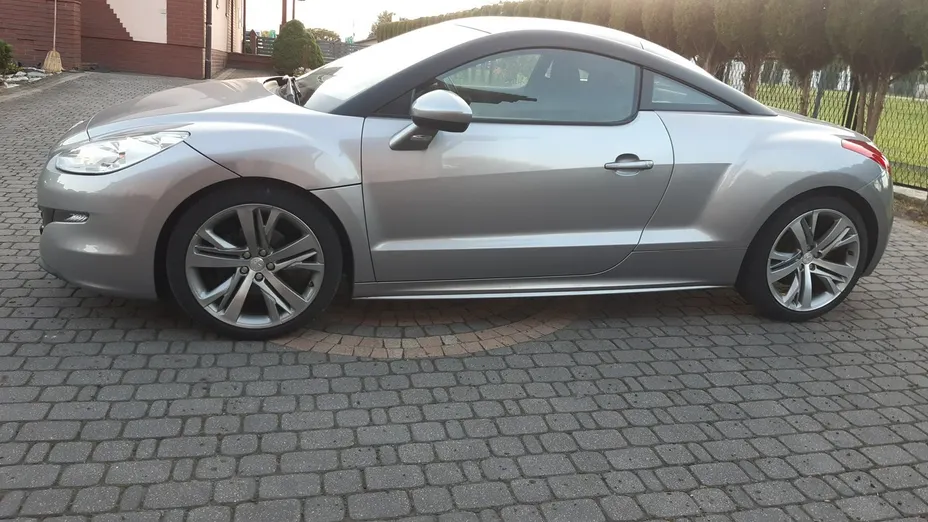 PEUGEOT RCZ -