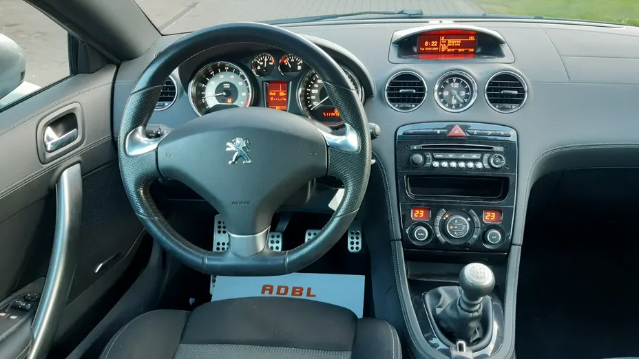 PEUGEOT RCZ -