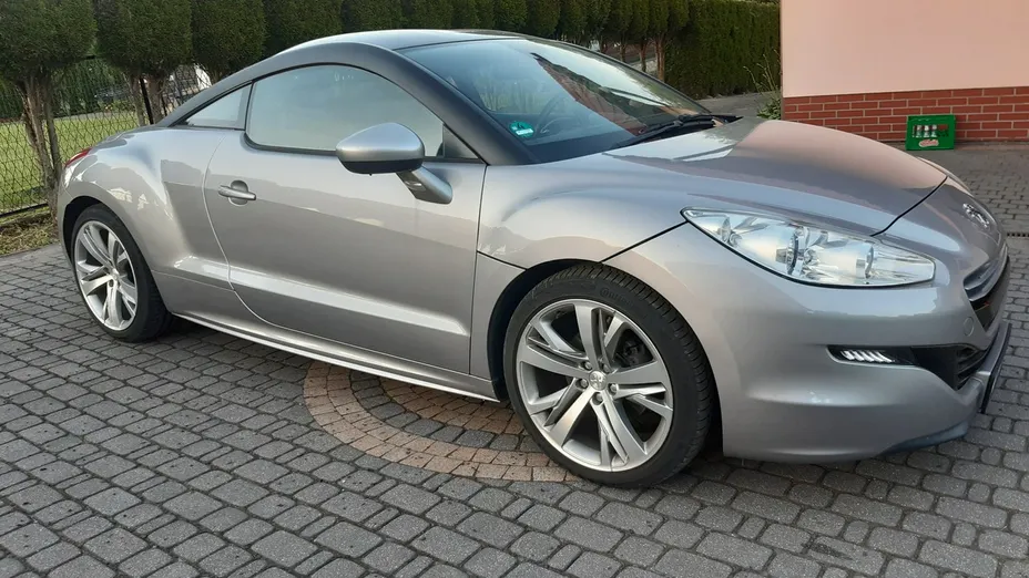 PEUGEOT RCZ -
