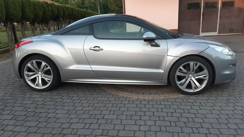 PEUGEOT RCZ -