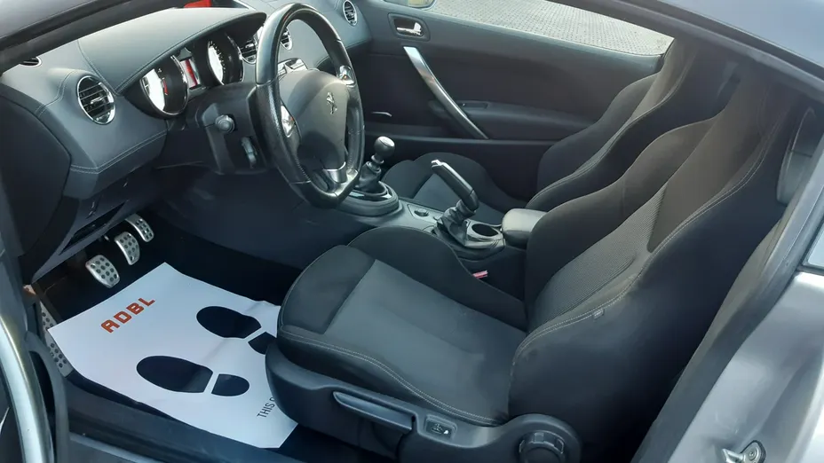 PEUGEOT RCZ -