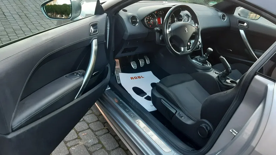 PEUGEOT RCZ -