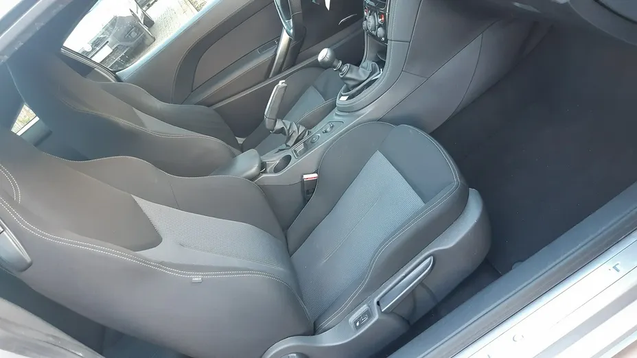 PEUGEOT RCZ -