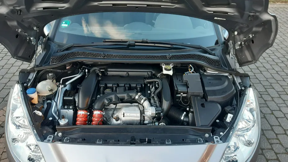 PEUGEOT RCZ -