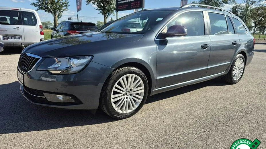SKODA Superb -