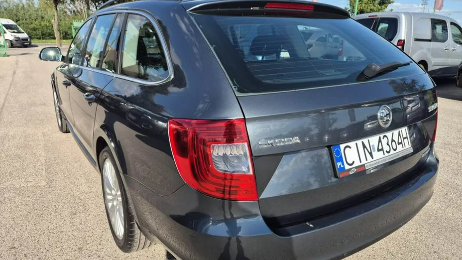 SKODA Superb -