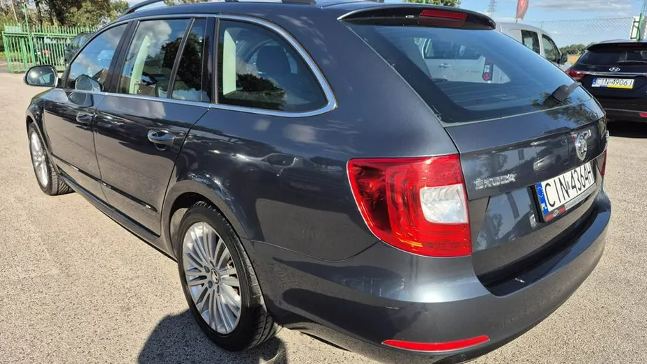 SKODA Superb -