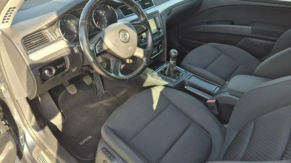 SKODA Superb -