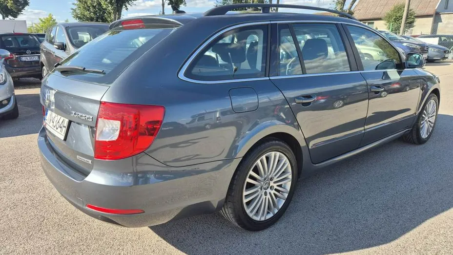 SKODA Superb -