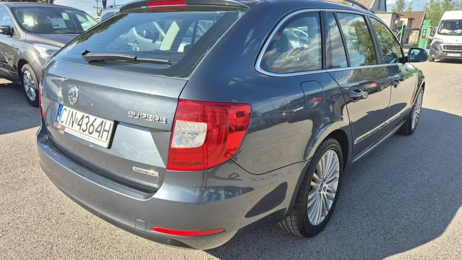 SKODA Superb -