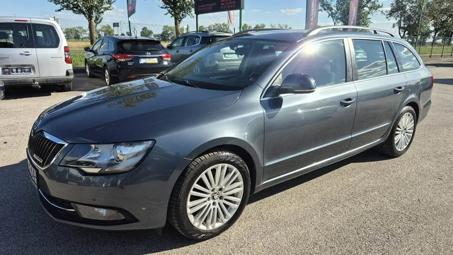 SKODA Superb -