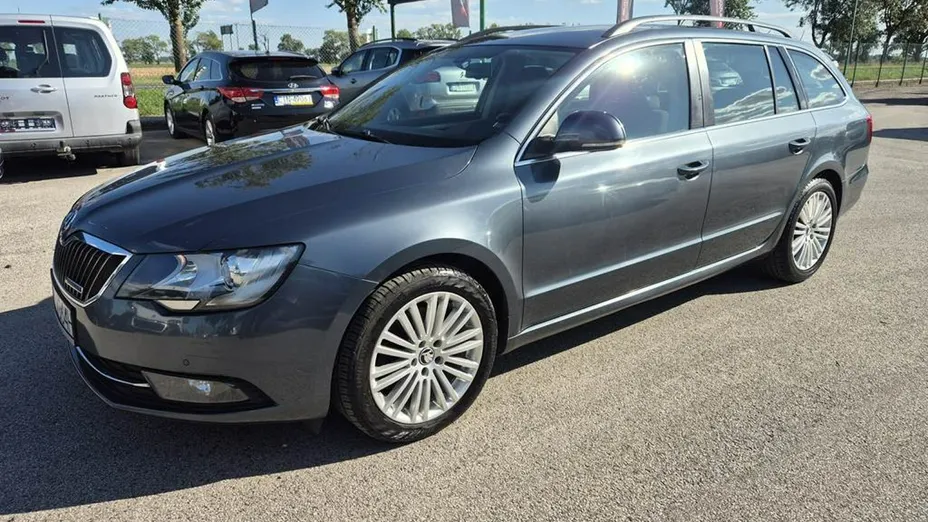SKODA Superb -