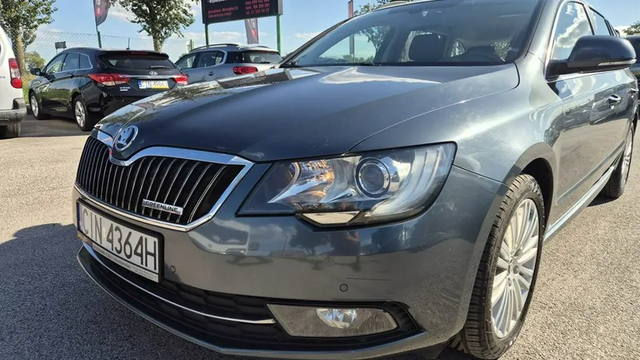 SKODA Superb -
