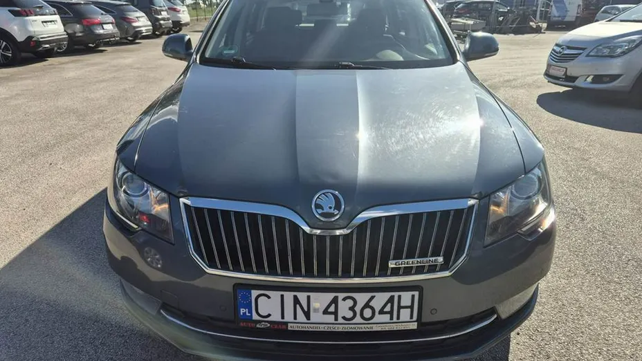 SKODA Superb -