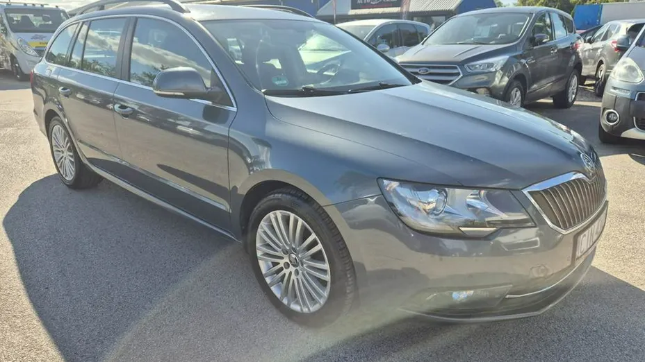 SKODA Superb -