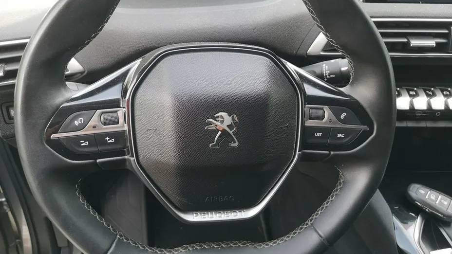 PEUGEOT 5008 -