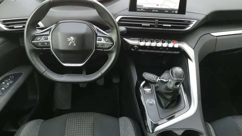 PEUGEOT 5008 -