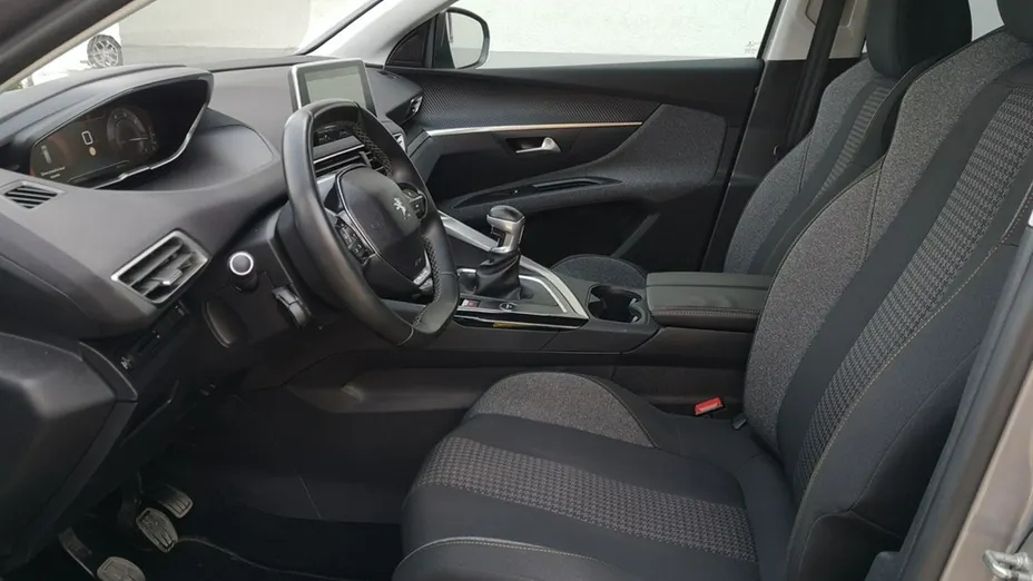 PEUGEOT 5008 -