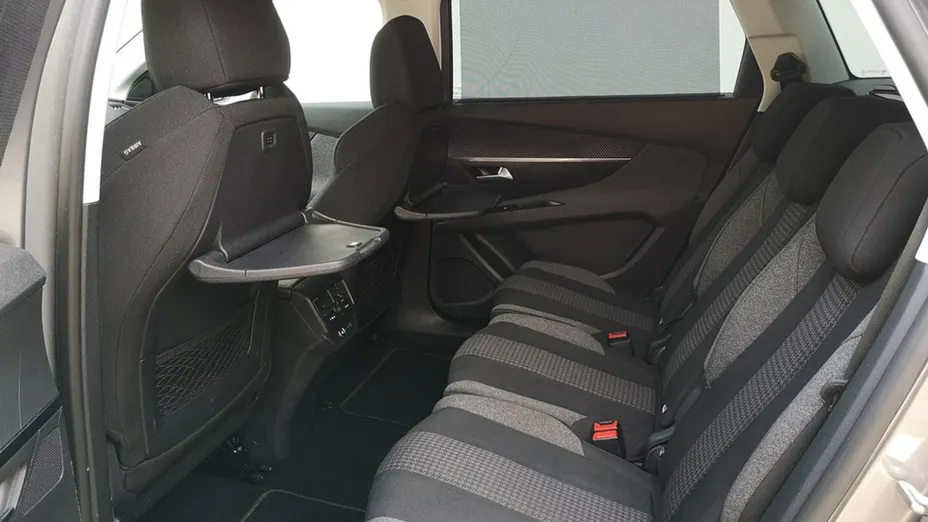 PEUGEOT 5008 -