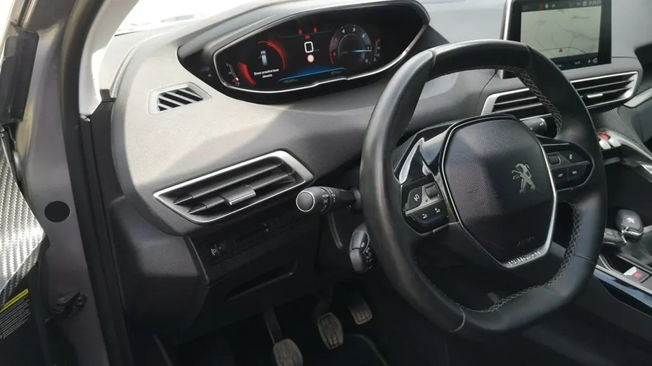 PEUGEOT 5008 -