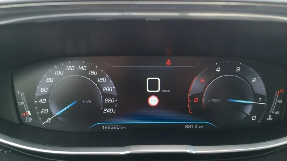 PEUGEOT 5008 -